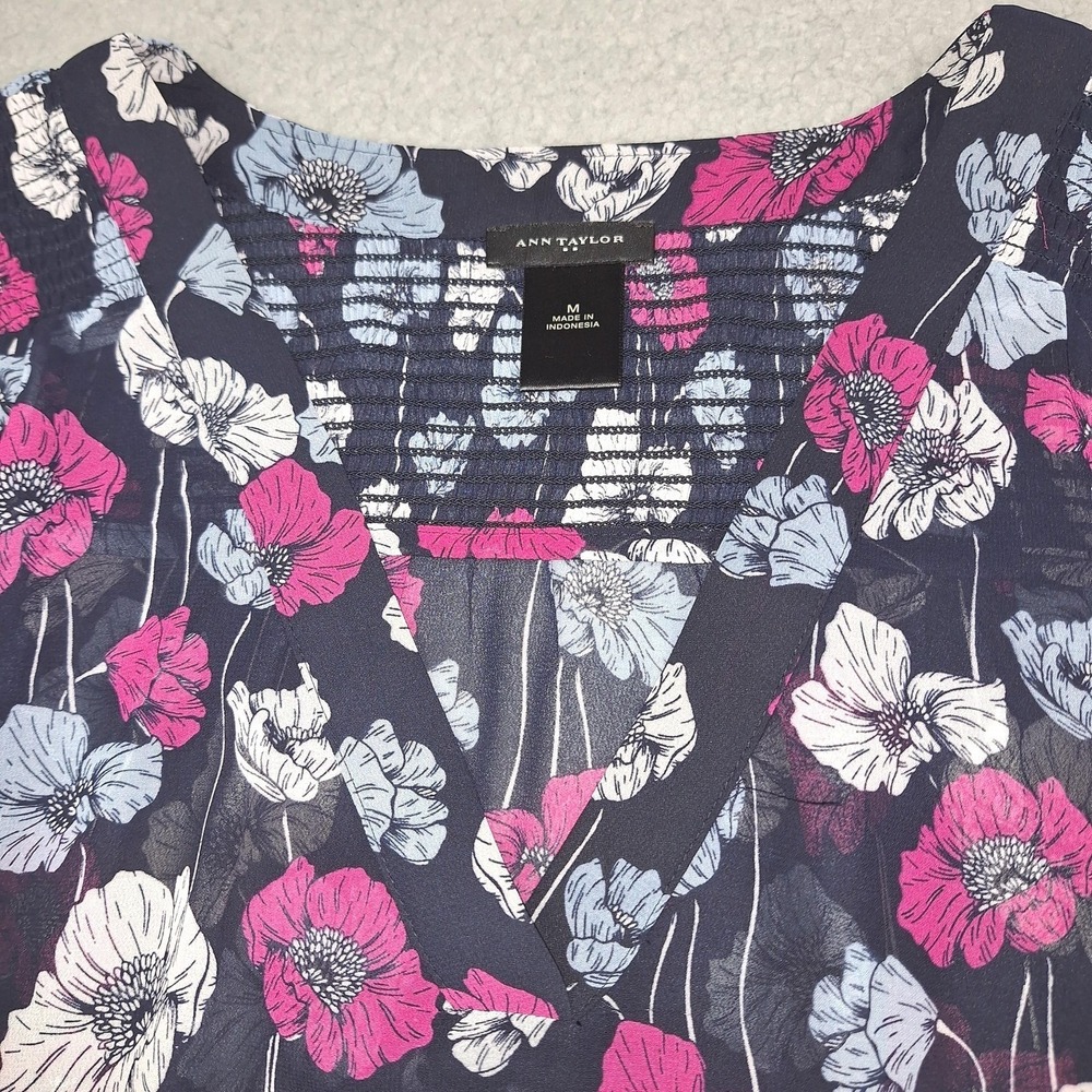 Ann Taylor Blouse Womens Medium Navy Blue Pink Floral Smocked V-Neck 3/4 Sleeve